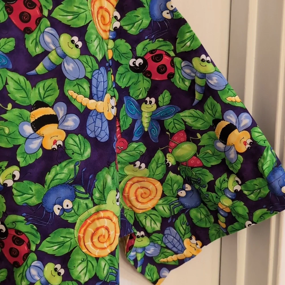 🐞 PEACHES Button Front Nursing Medical Scrub Top.Lady Bug. Bee. Butterfly. - Picture 6 of 16